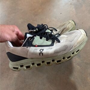 On Running Cloudstratus Shoes